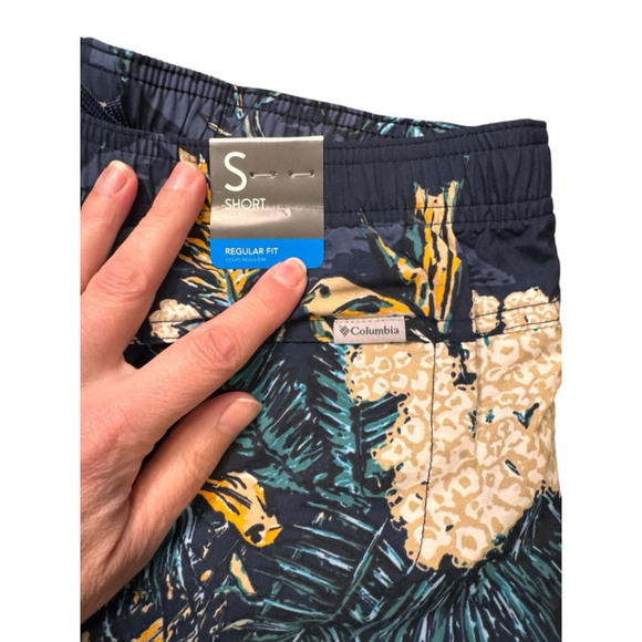 Women's Columbia Navy Floral Shorts Size S - Picture 3 of 3